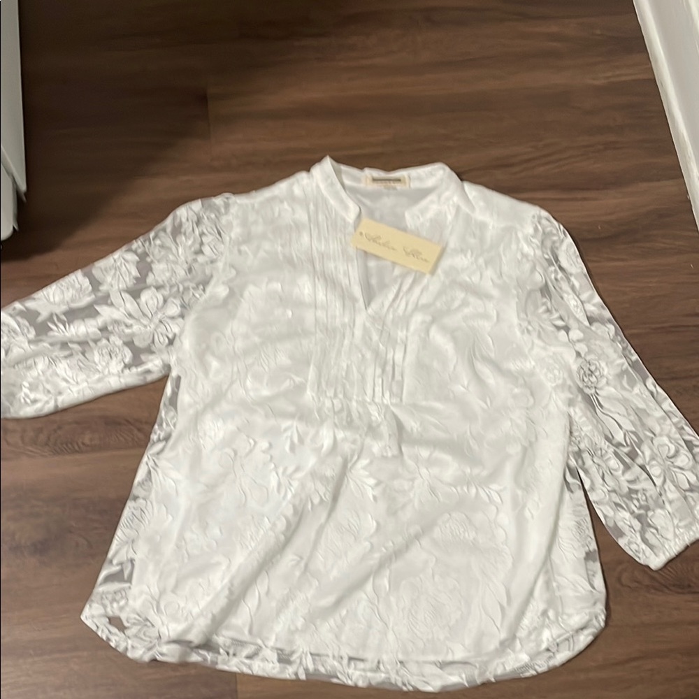 Amber Skies Women  Long Sleeves Blouse Size M NWT